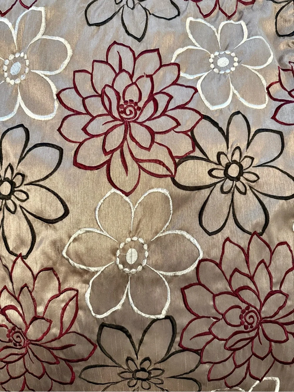 Madison Park king embroidery Floral Comforter Set with Burgundy Accents nwt